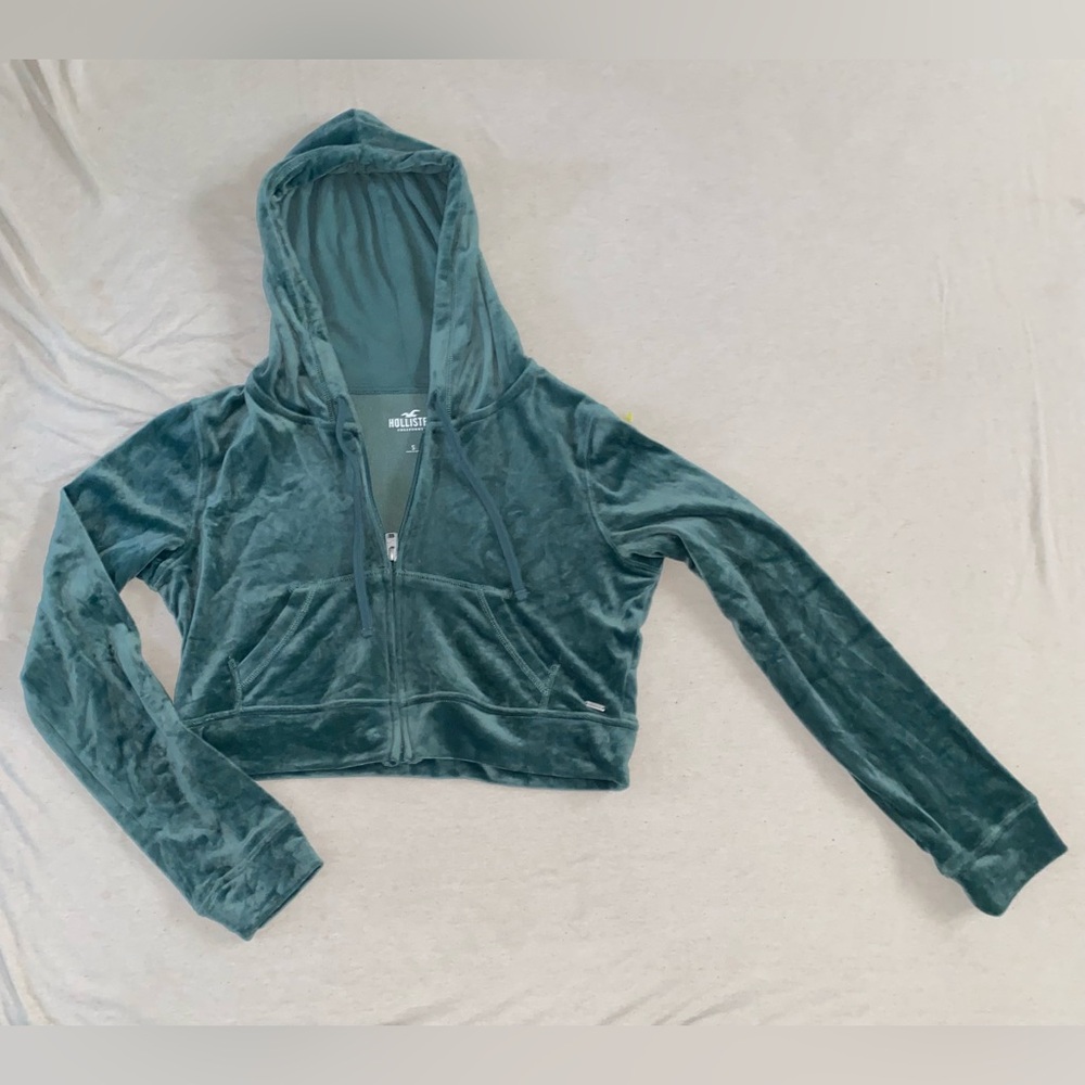 Hollister Co. green velour cropped jacket